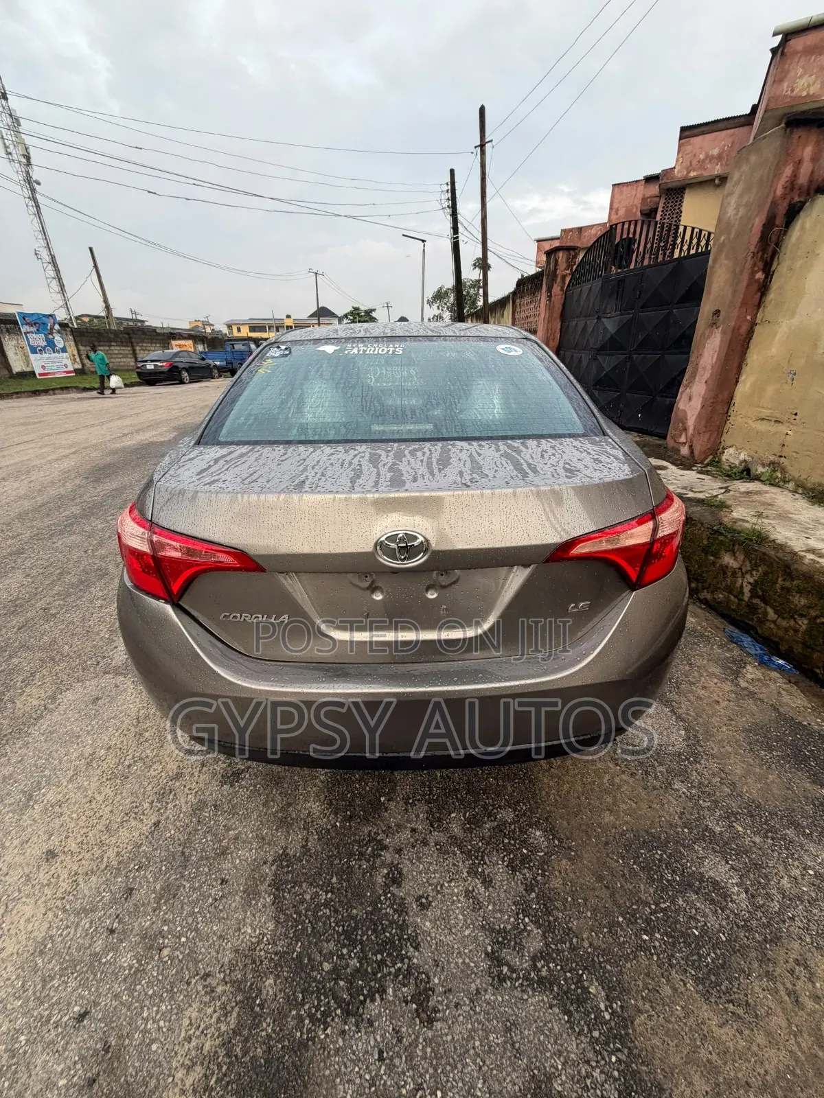 Toyota Corolla LE (1.8L 4cyl 2A) 2018 Gray