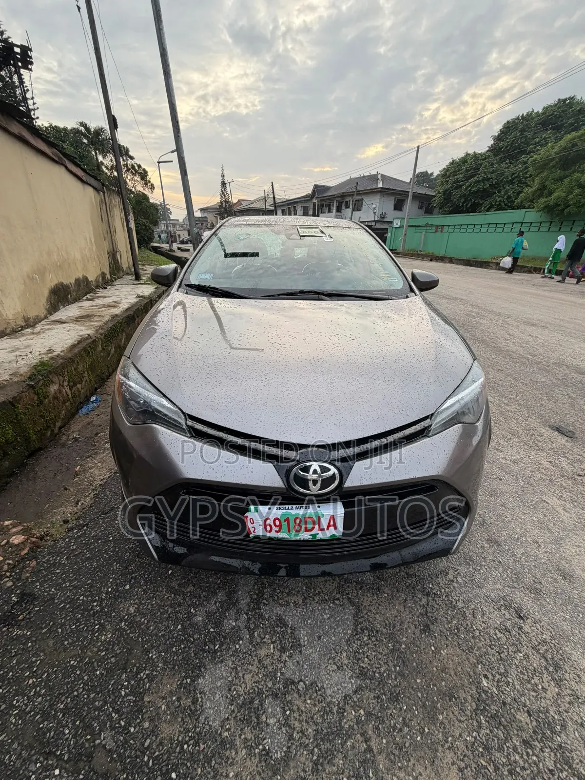 Toyota Corolla LE (1.8L 4cyl 2A) 2018 Gray