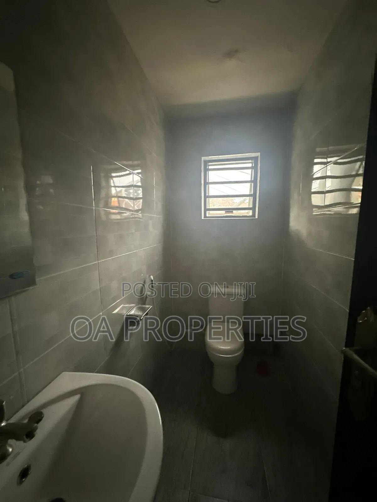 3bedrooms Office Space for a Corporate Office to Let at Mokola, Ibadan.