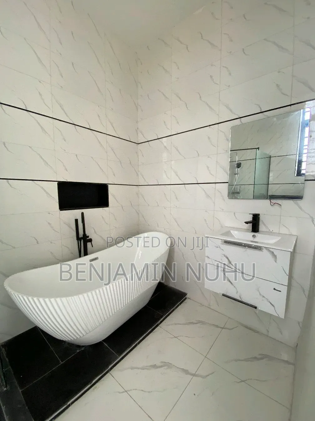 5bdrm Duplex in Sunshine Estate, Off Lekki-Epe Expressway for sale