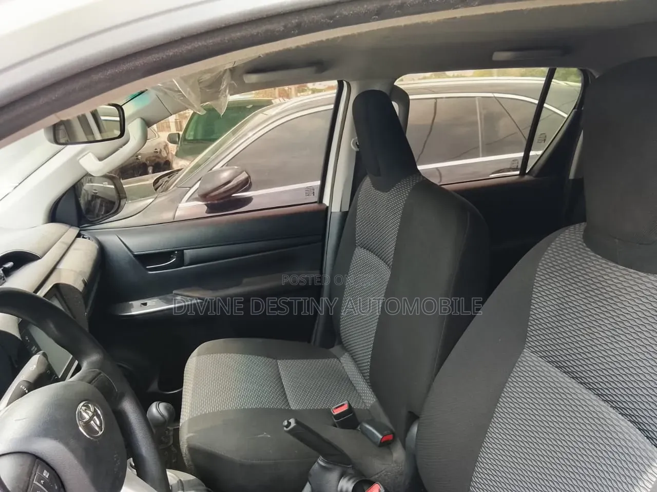 Toyota Hilux 2021 White