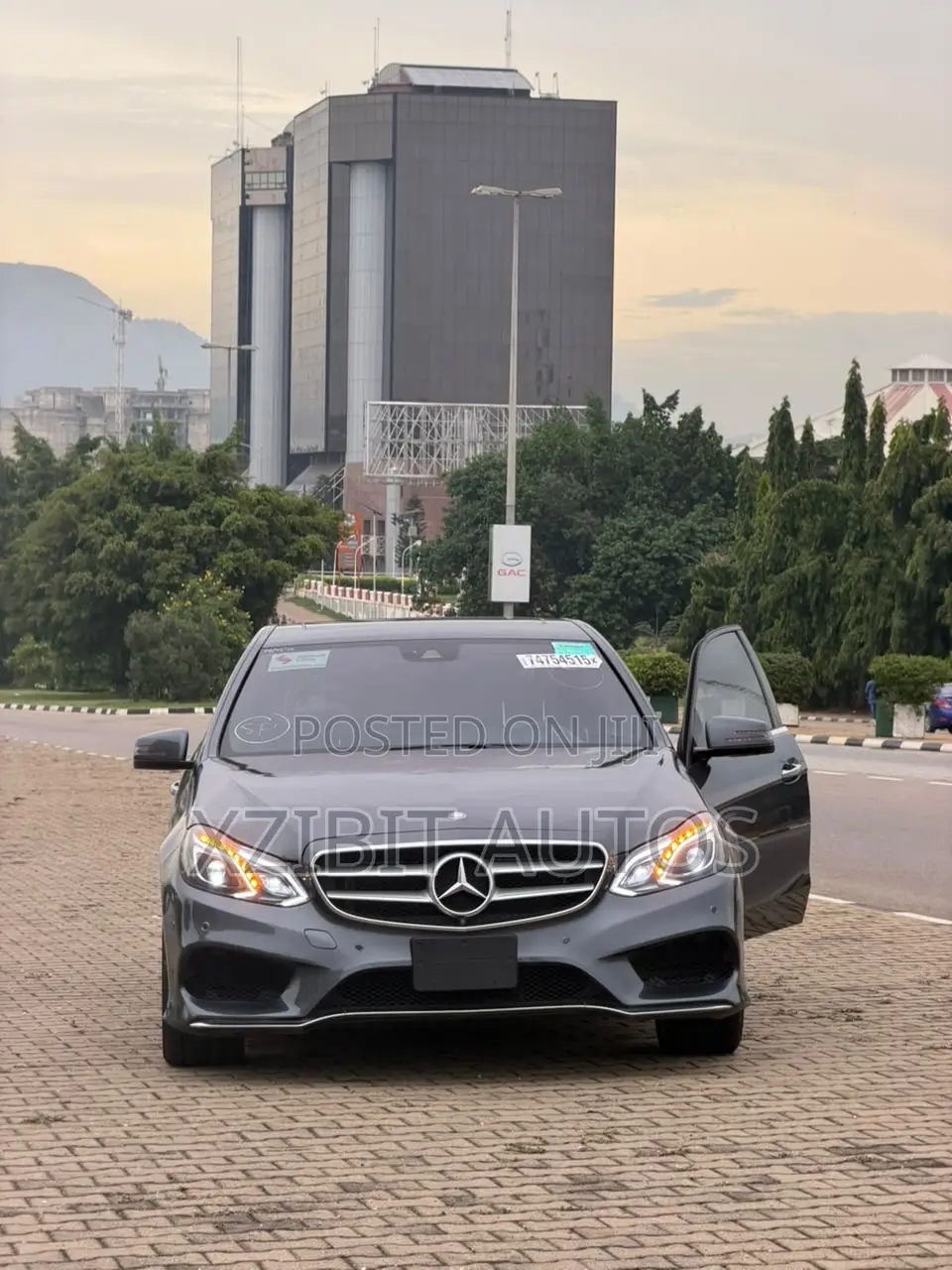 Mercedes-Benz E350 Base 4Matic Sedan AWD (3.5L 6cyl 7A) 2014 Gray