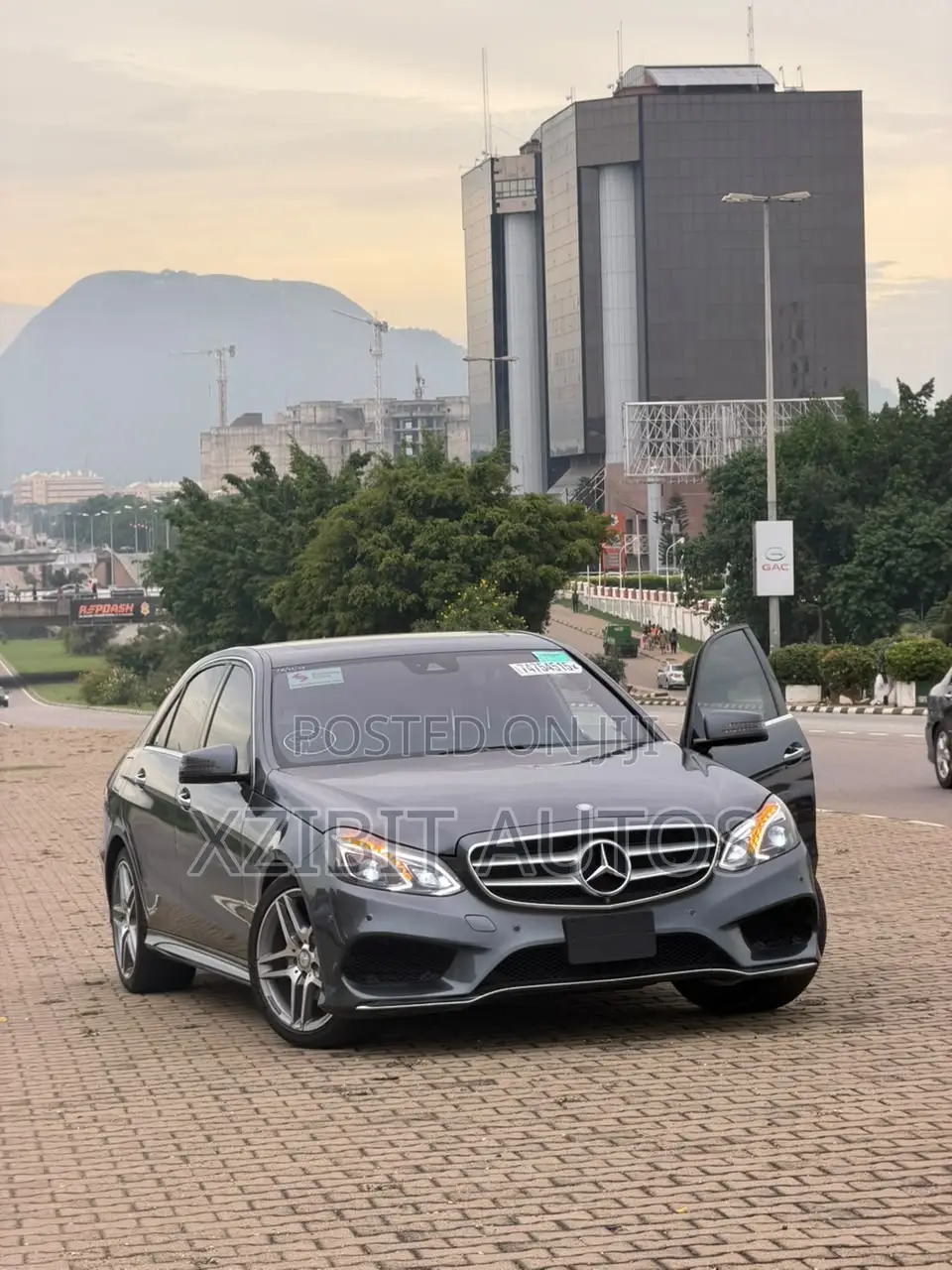Mercedes-Benz E350 Base 4Matic Sedan AWD (3.5L 6cyl 7A) 2014 Gray