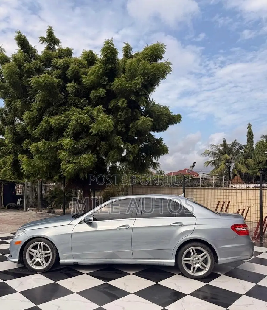 Mercedes-Benz E350 Base 4Matic Sedan AWD (3.5L 6cyl 7A) 2013 Blue