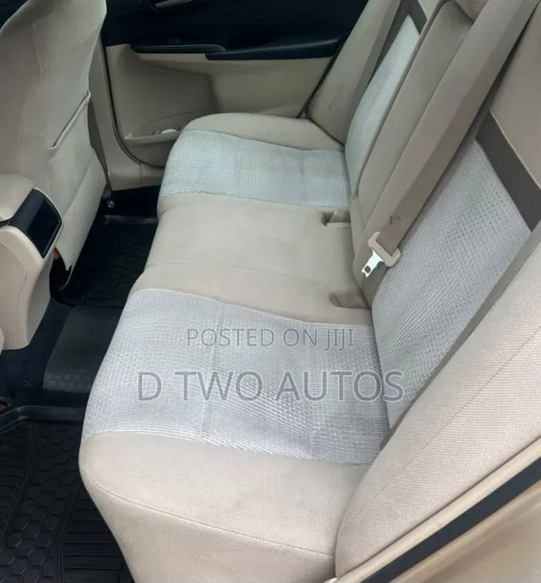 Toyota Camry LE 4dr Sedan (2.5L 4cyl 6A) 2013 Gold