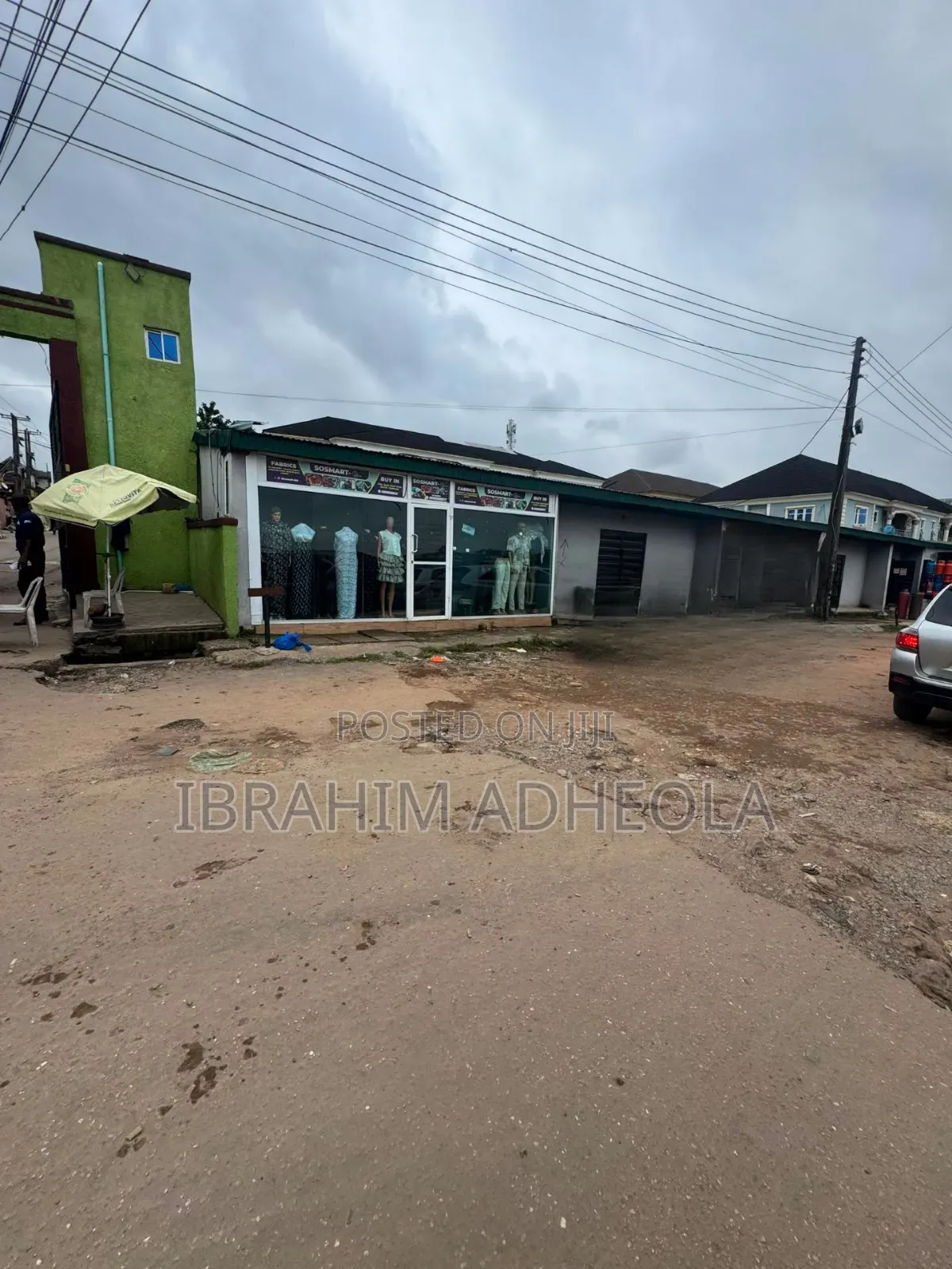 A Corner Peice Land Measuring 650sqm With a Demolishable