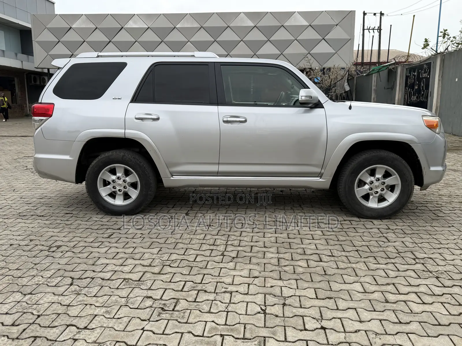 Toyota 4-Runner SR5 4WD 2012 Silver