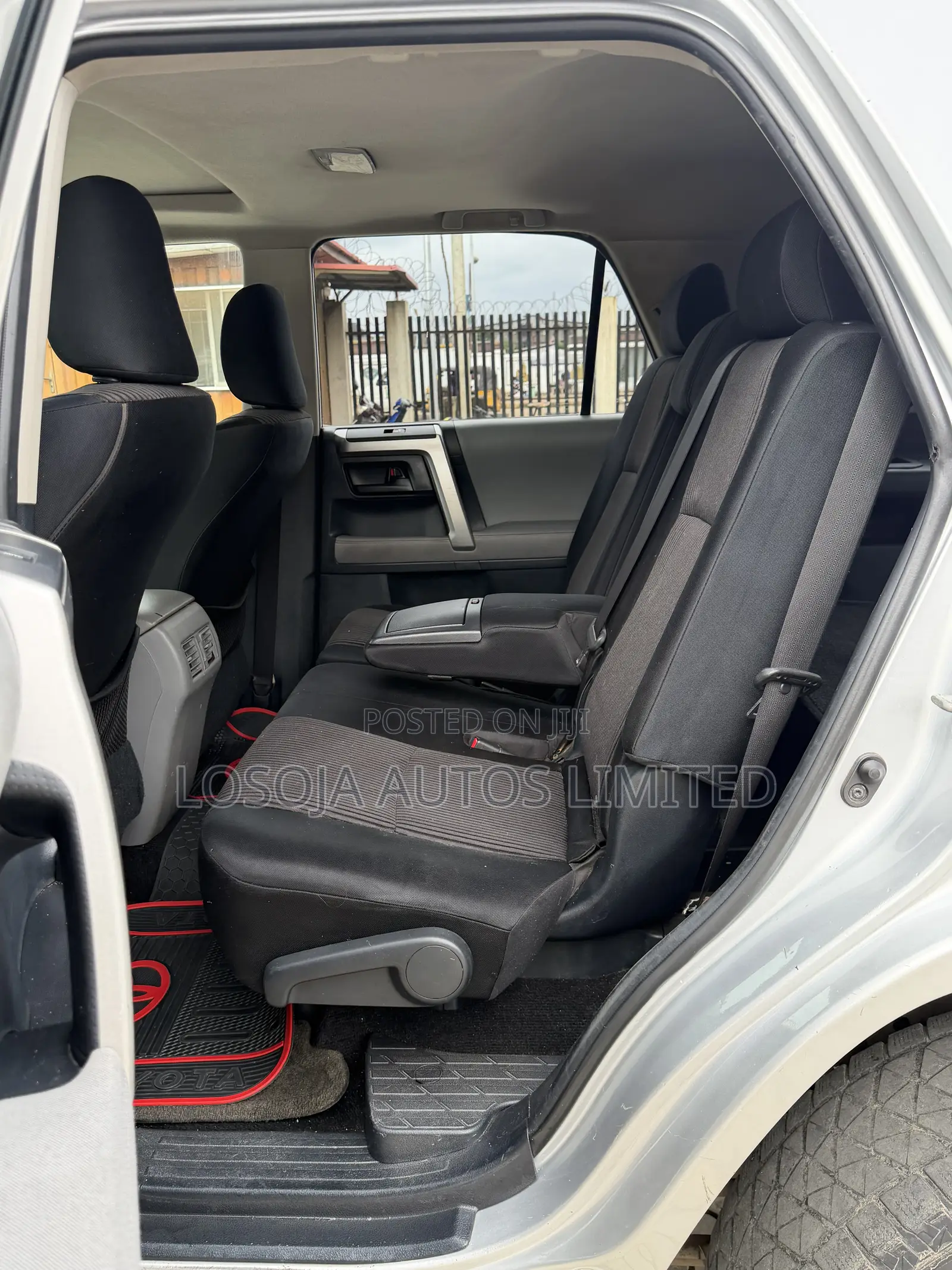 Toyota 4-Runner SR5 4WD 2012 Silver
