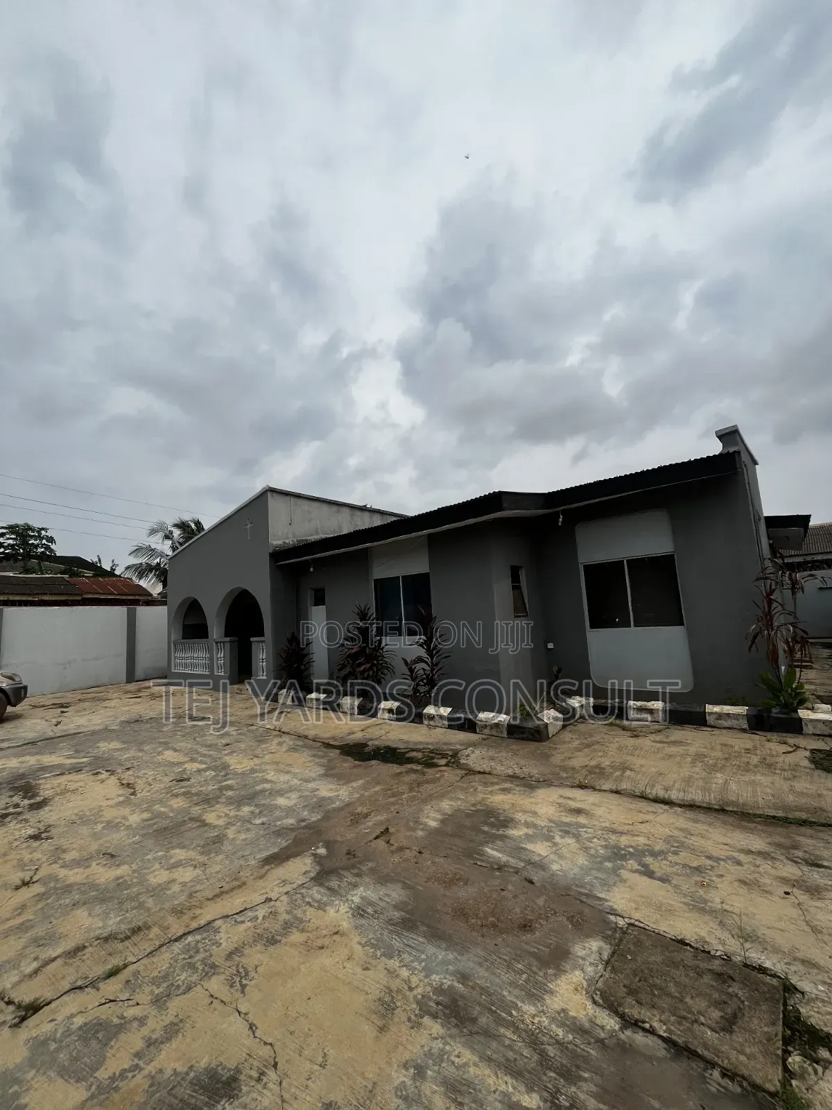 4bdrm Bungalow in Akute Ajuwon for sale