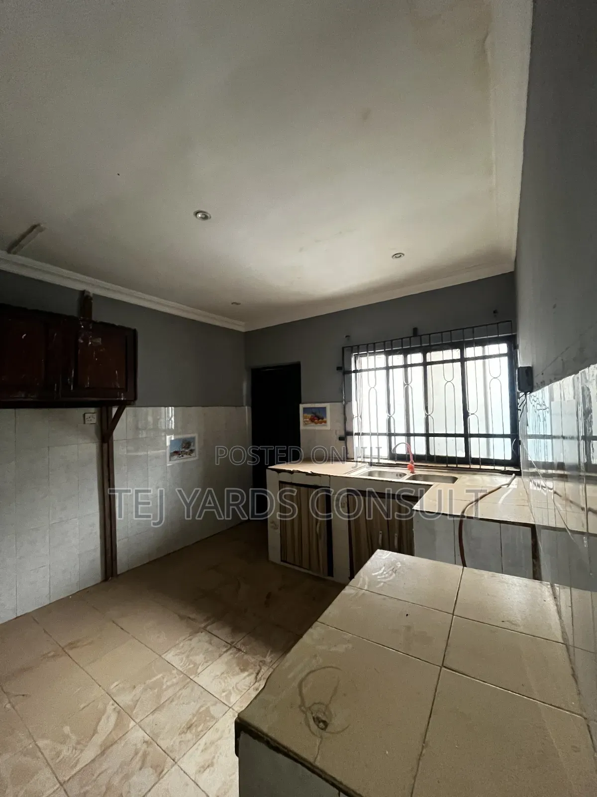 4bdrm Bungalow in Akute Ajuwon for sale