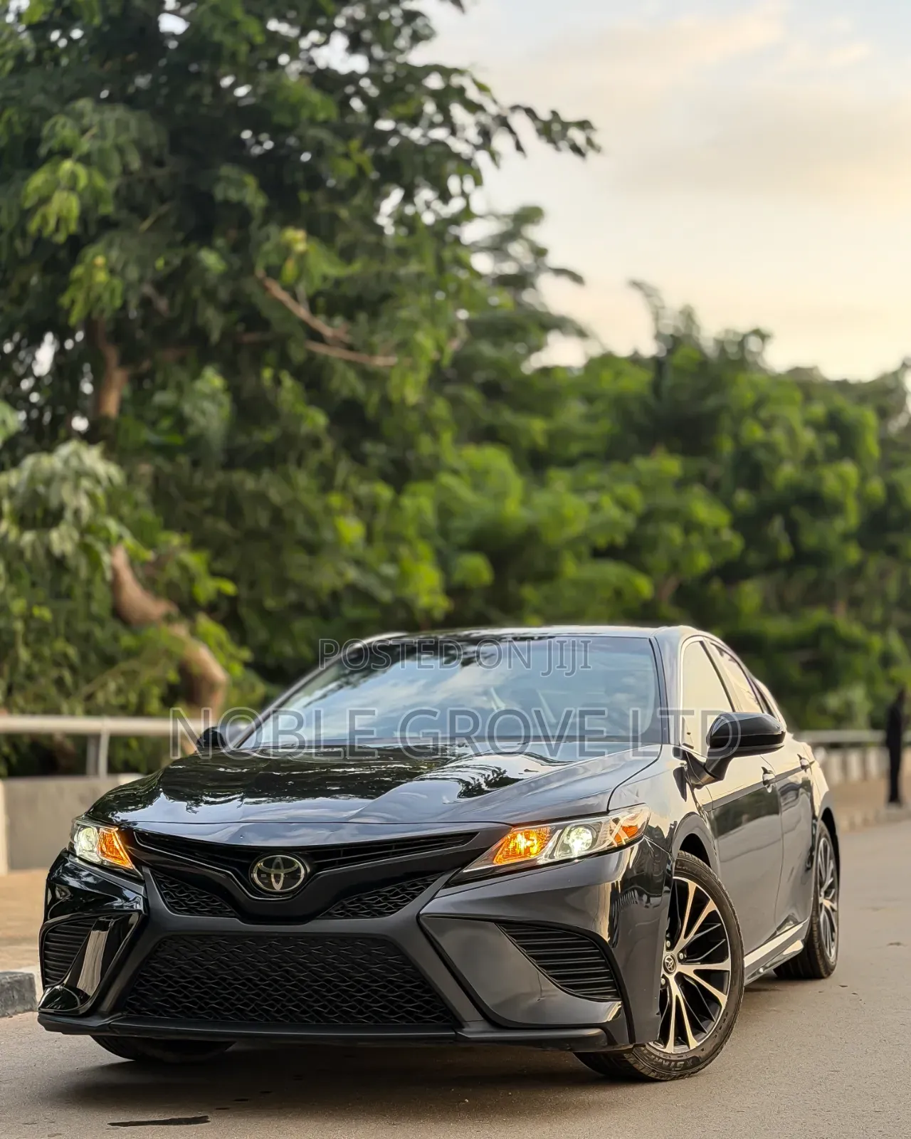 Toyota Camry SE FWD (2.5L 4cyl 8AM) 2018 Black