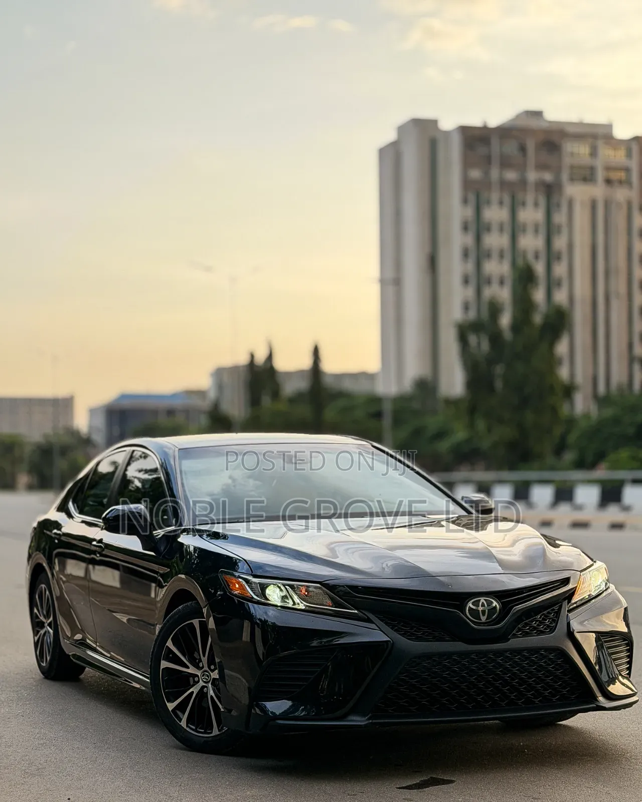 Toyota Camry SE FWD (2.5L 4cyl 8AM) 2018 Black