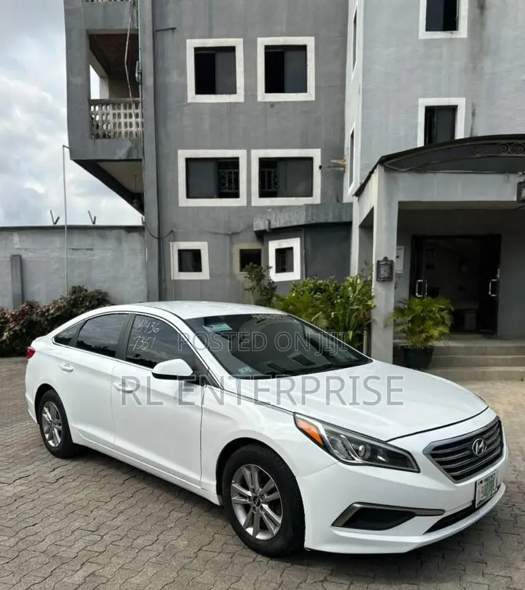 Hyundai Sonata Base Sedan FWD (2.4L 4cyl 6A) 2016 White