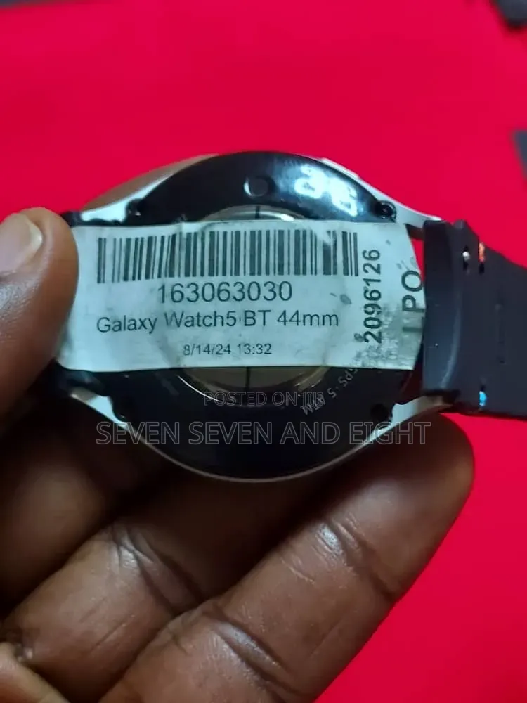 Like New Samsung Galaxy Watch 5 44mm Bt + Charger