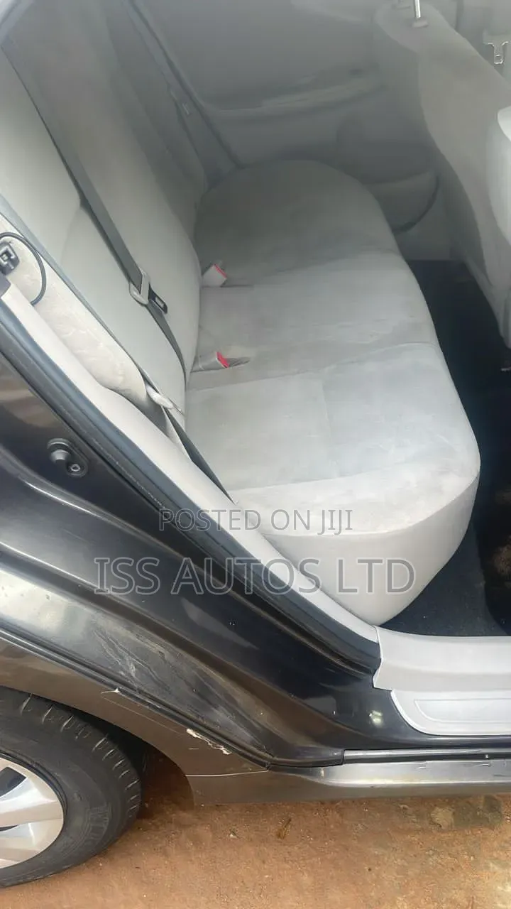Toyota Corolla LE 4dr Sedan (1.8L 4cyl 4A) 2012 Gray