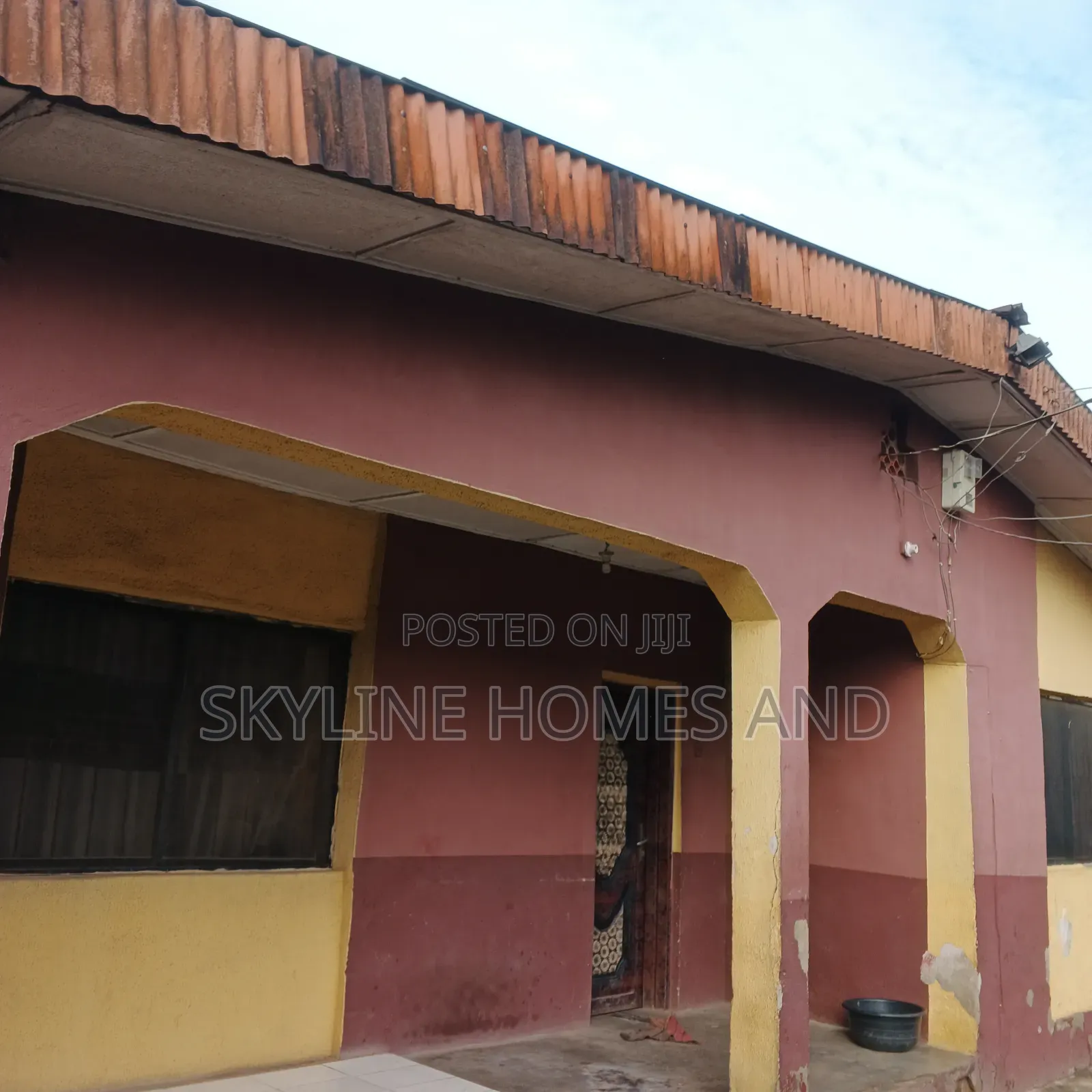 10bdrm House in Joju, Ado-Odo/Ota for sale