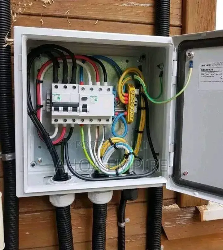 Electrican for Commercial and Industrial Services