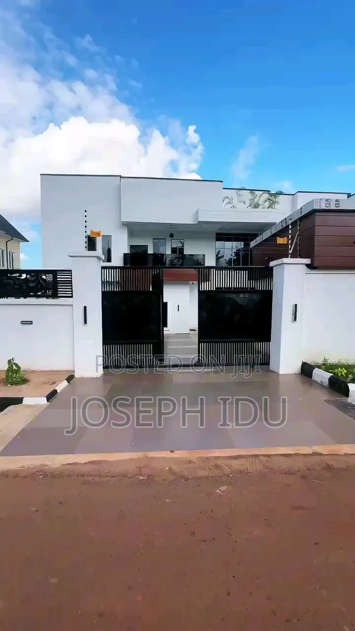 5bdrm Duplex in Wtc Estate Enugu for sale