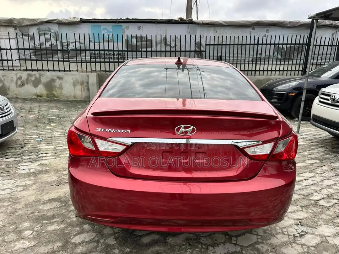 Hyundai Sonata Limited 2.0T Sedan (2.0L 4cyl 6A) 2011 Red