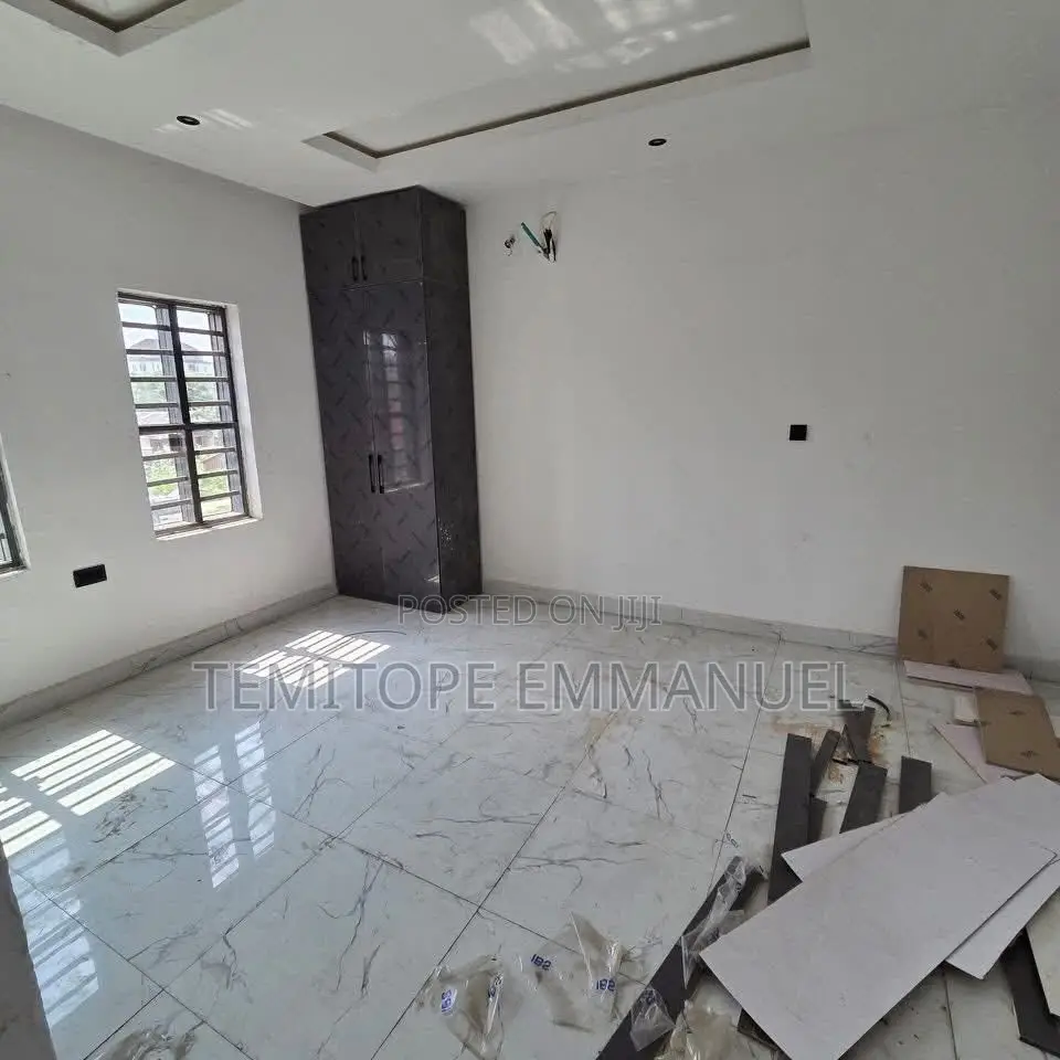 Furnished 3bdrm Apartment in Yaba for sale