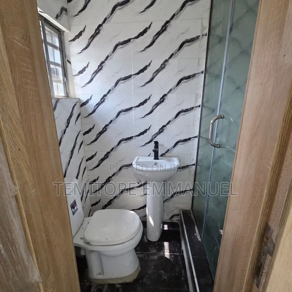Furnished 3bdrm Apartment in Yaba for sale