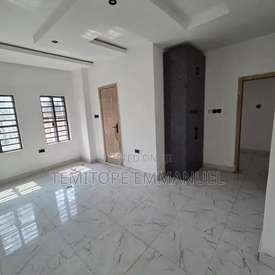 Furnished 3bdrm Apartment in Yaba for sale