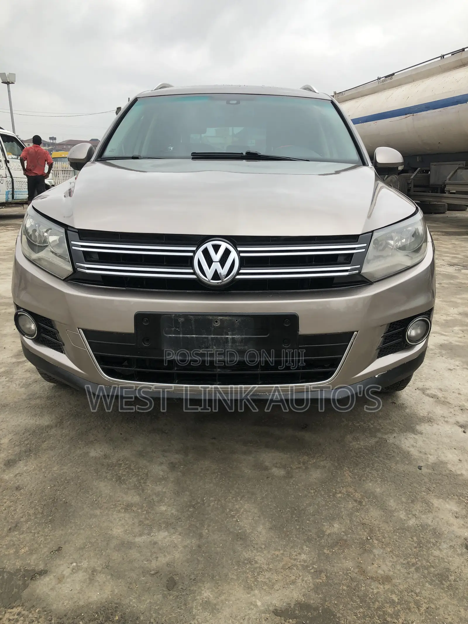 Volkswagen Tiguan S with Sunroof 2013