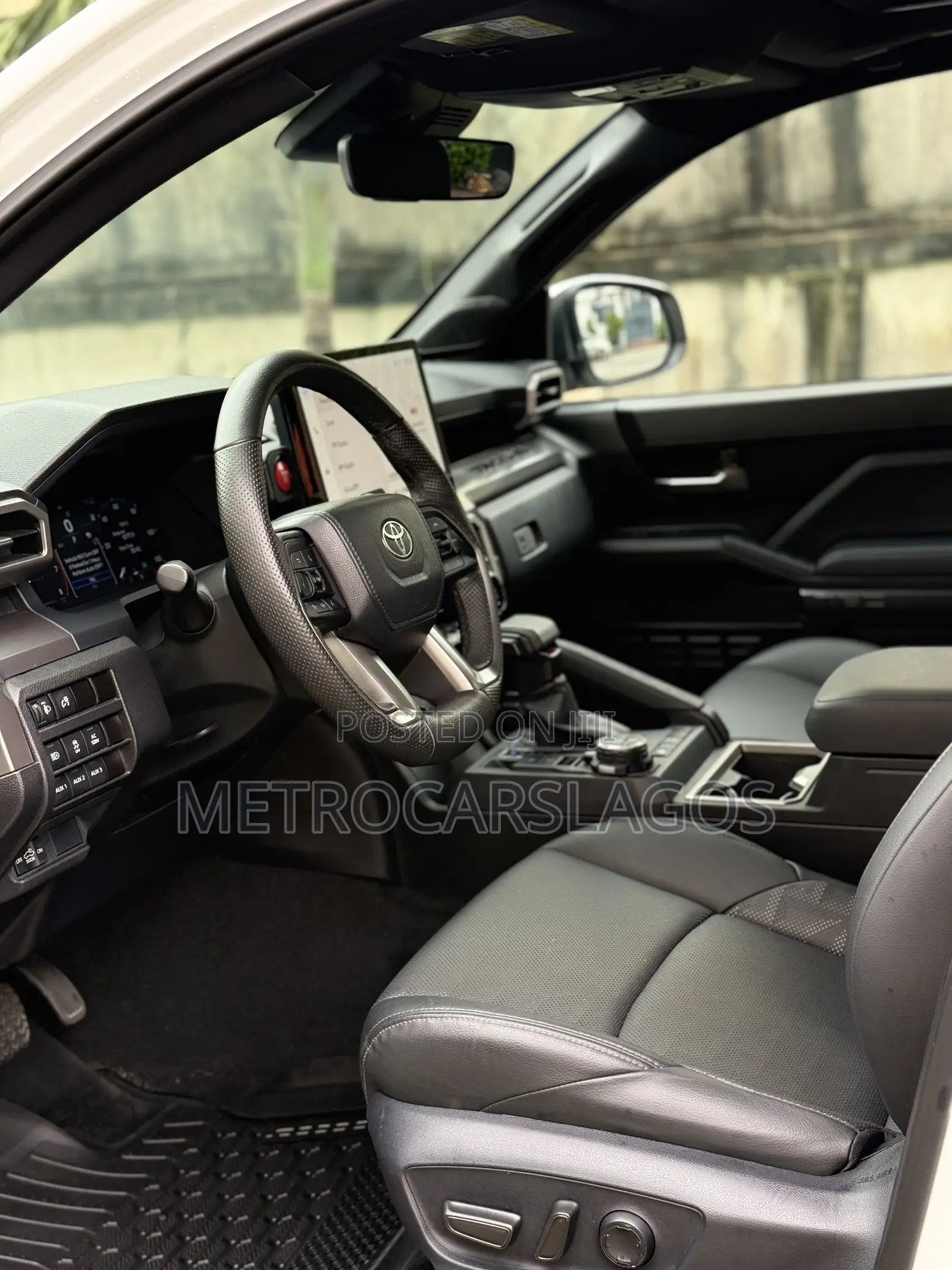 Toyota Tacoma 2024 White