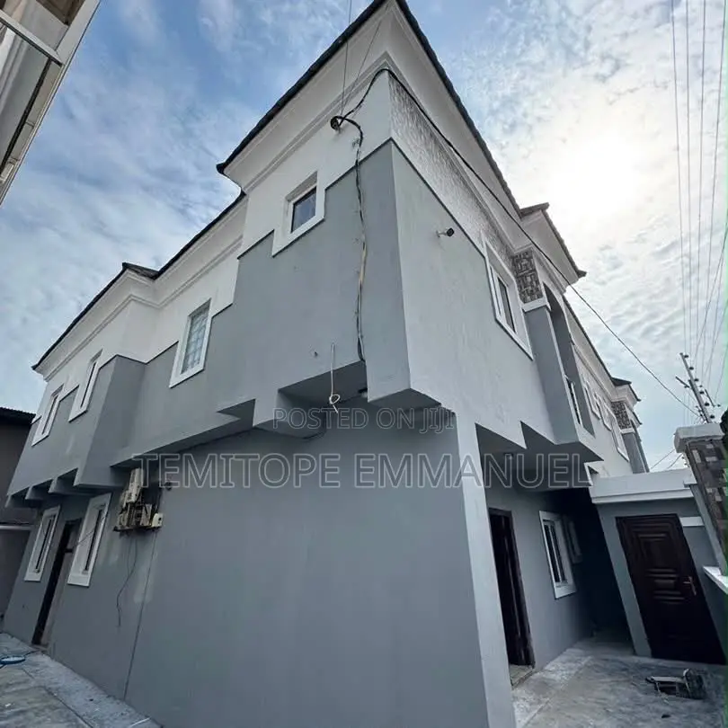 Furnished 4bdrm Duplex in Surulere for sale