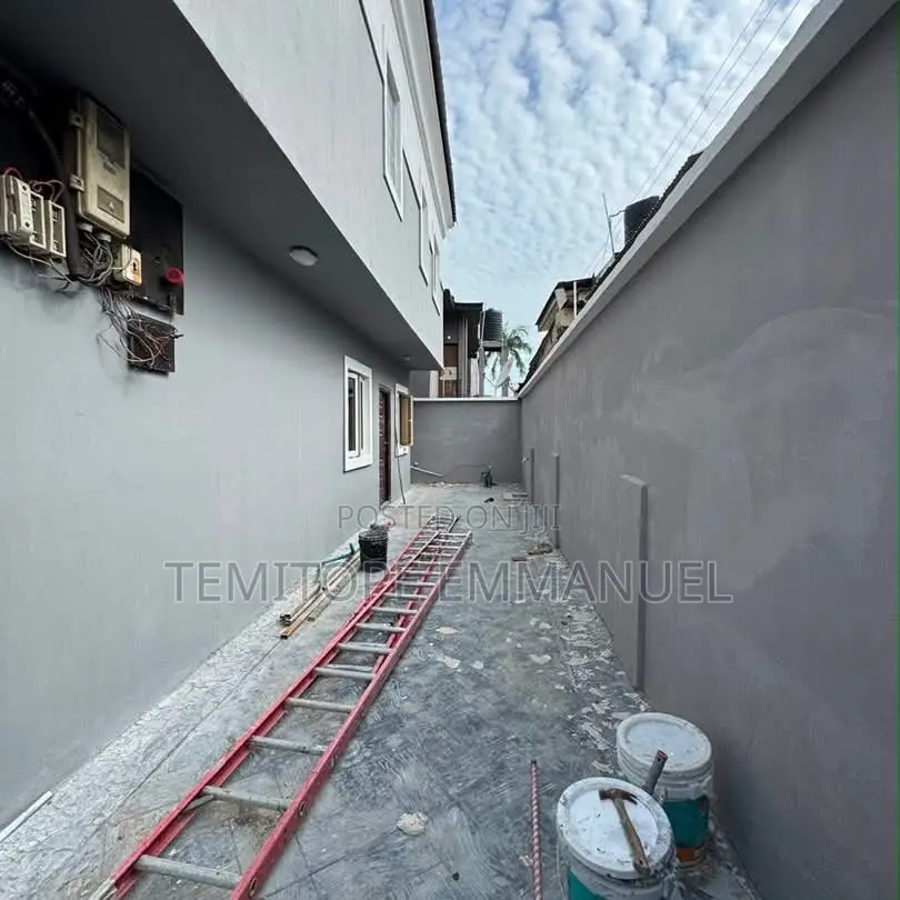 Furnished 4bdrm Duplex in Surulere for sale