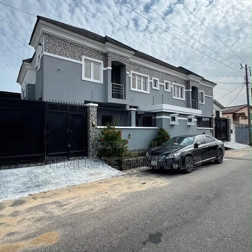 Furnished 4bdrm Duplex in Surulere for sale