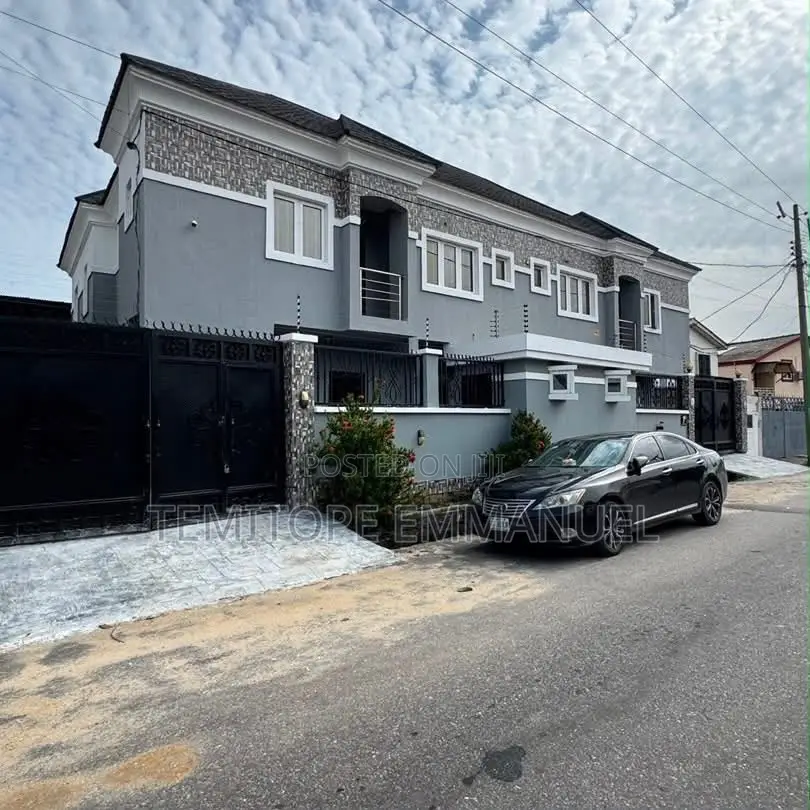 Furnished 4bdrm Duplex in Surulere for sale