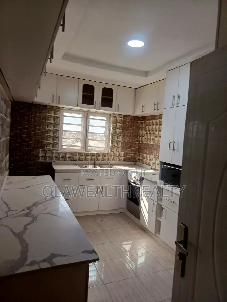 2bdrm Block of Flats in Alakia for rent