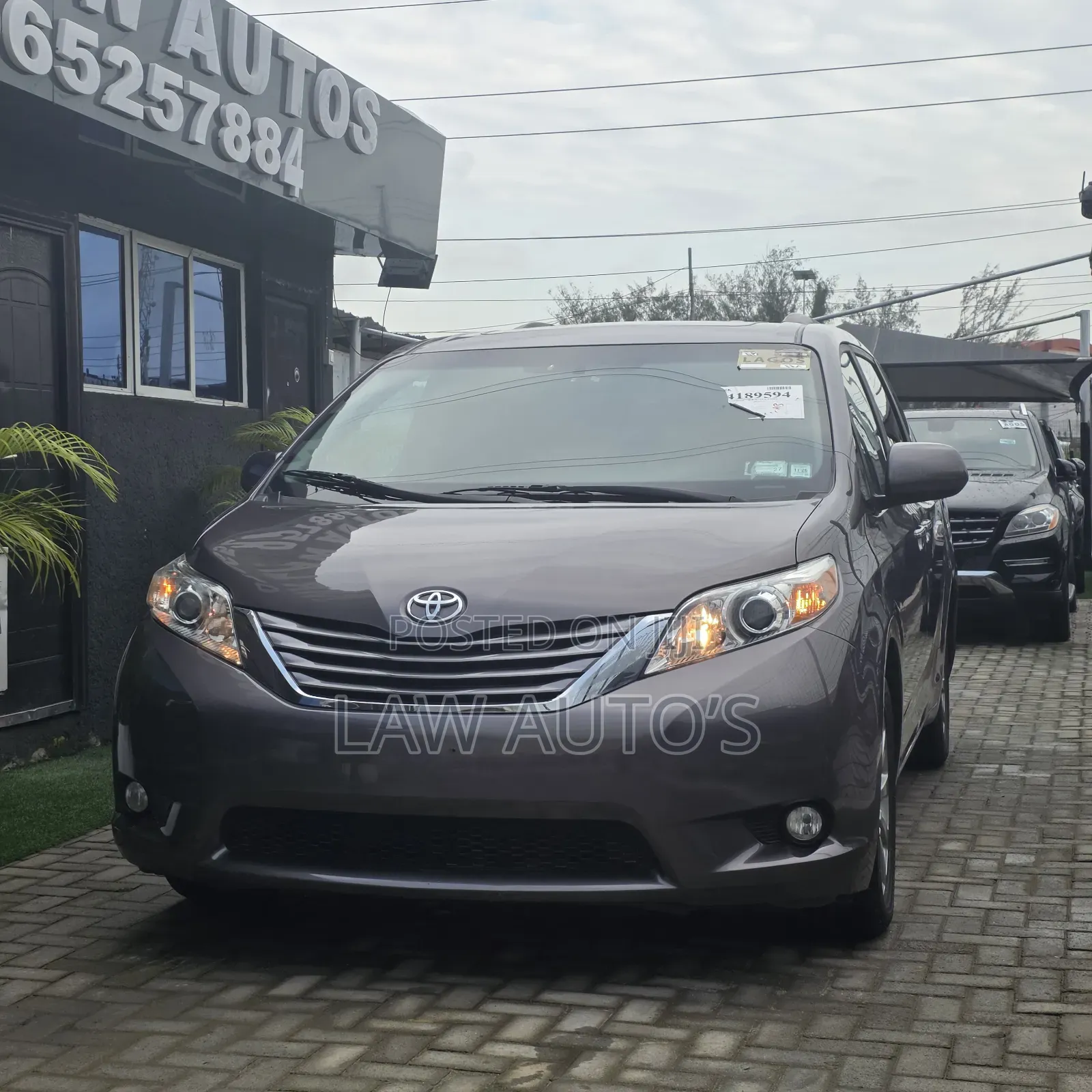 Toyota Sienna XLE Premium 8 Passenger (3.5L 6cyl 6A) 2016 Gray