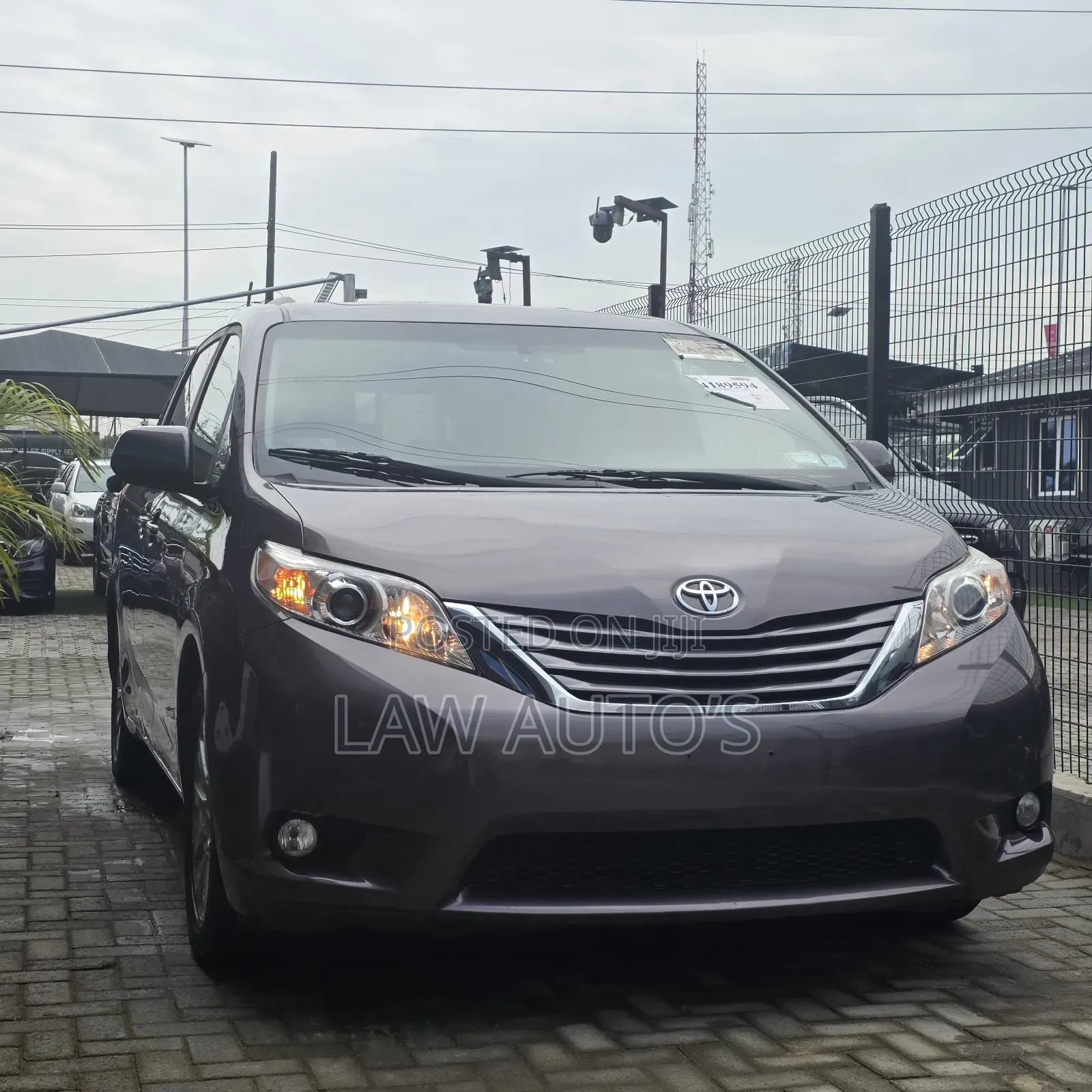 Toyota Sienna XLE Premium 8 Passenger (3.5L 6cyl 6A) 2016 Gray
