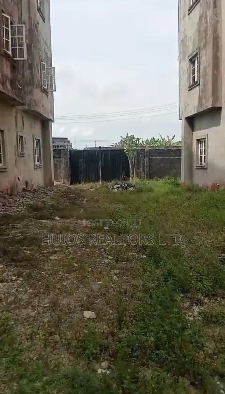 3bdrm Block of Flats in Lakowe for sale