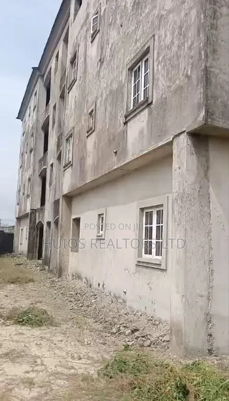 3bdrm Block of Flats in Lakowe for sale