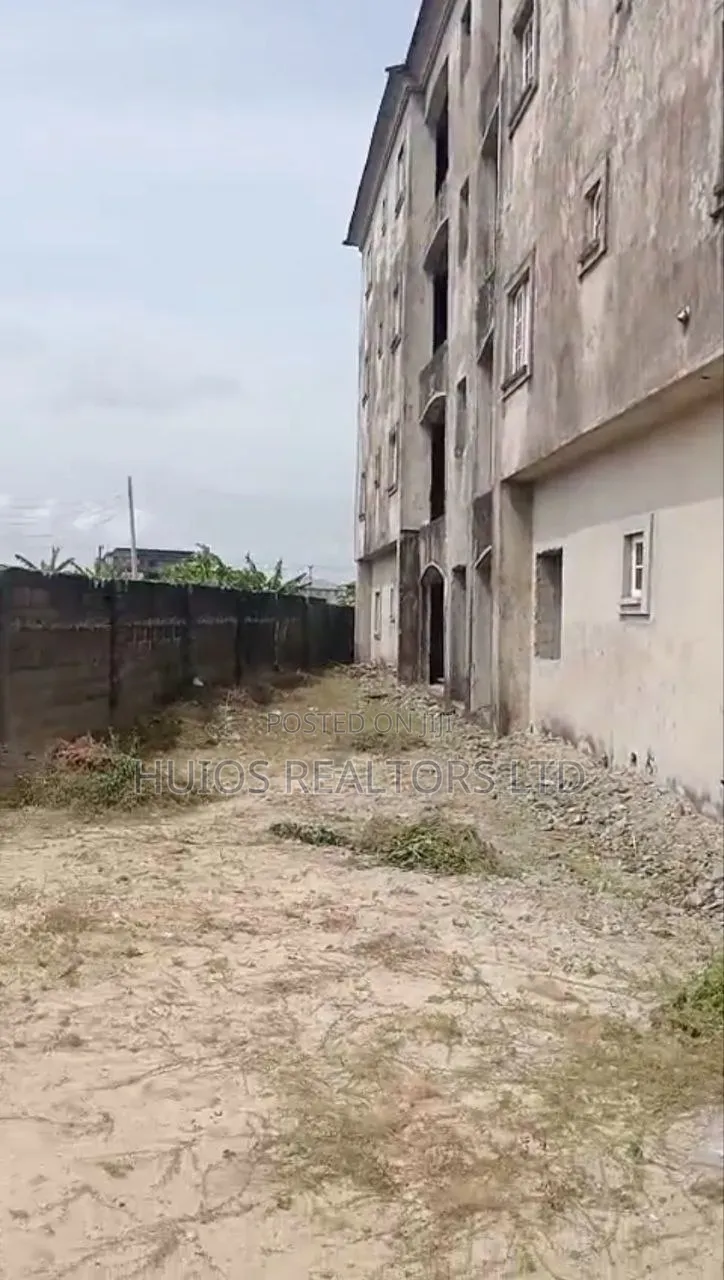 3bdrm Block of Flats in Lakowe for sale