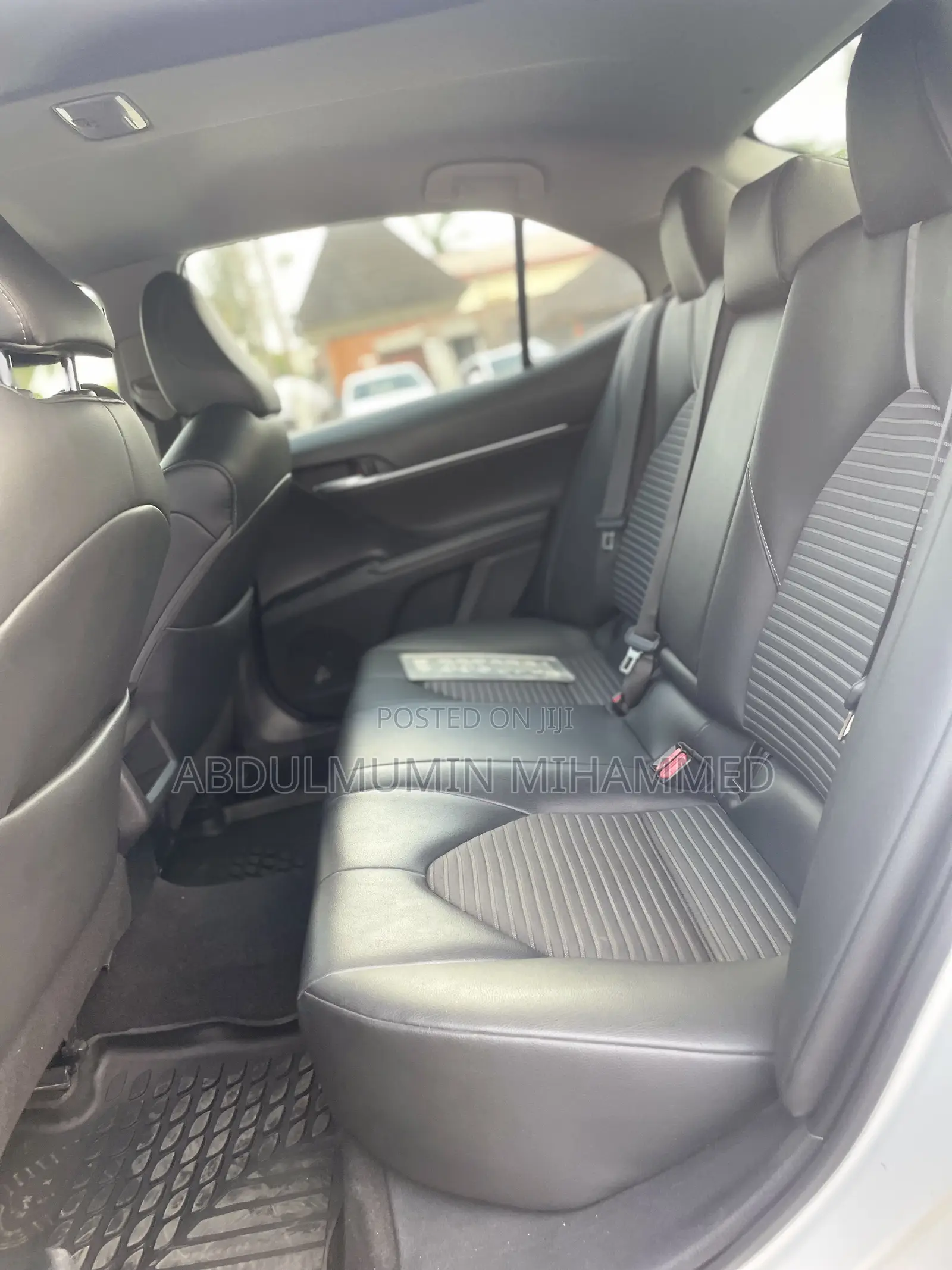Toyota Camry SE (2.5L 4cyl 8A) 2019 White
