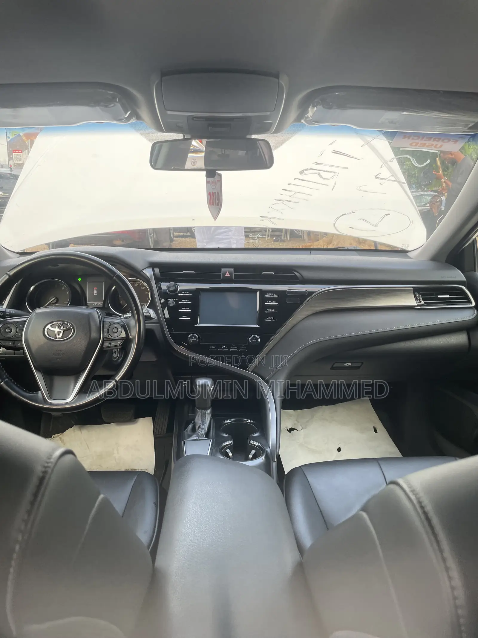 Toyota Camry SE (2.5L 4cyl 8A) 2019 White