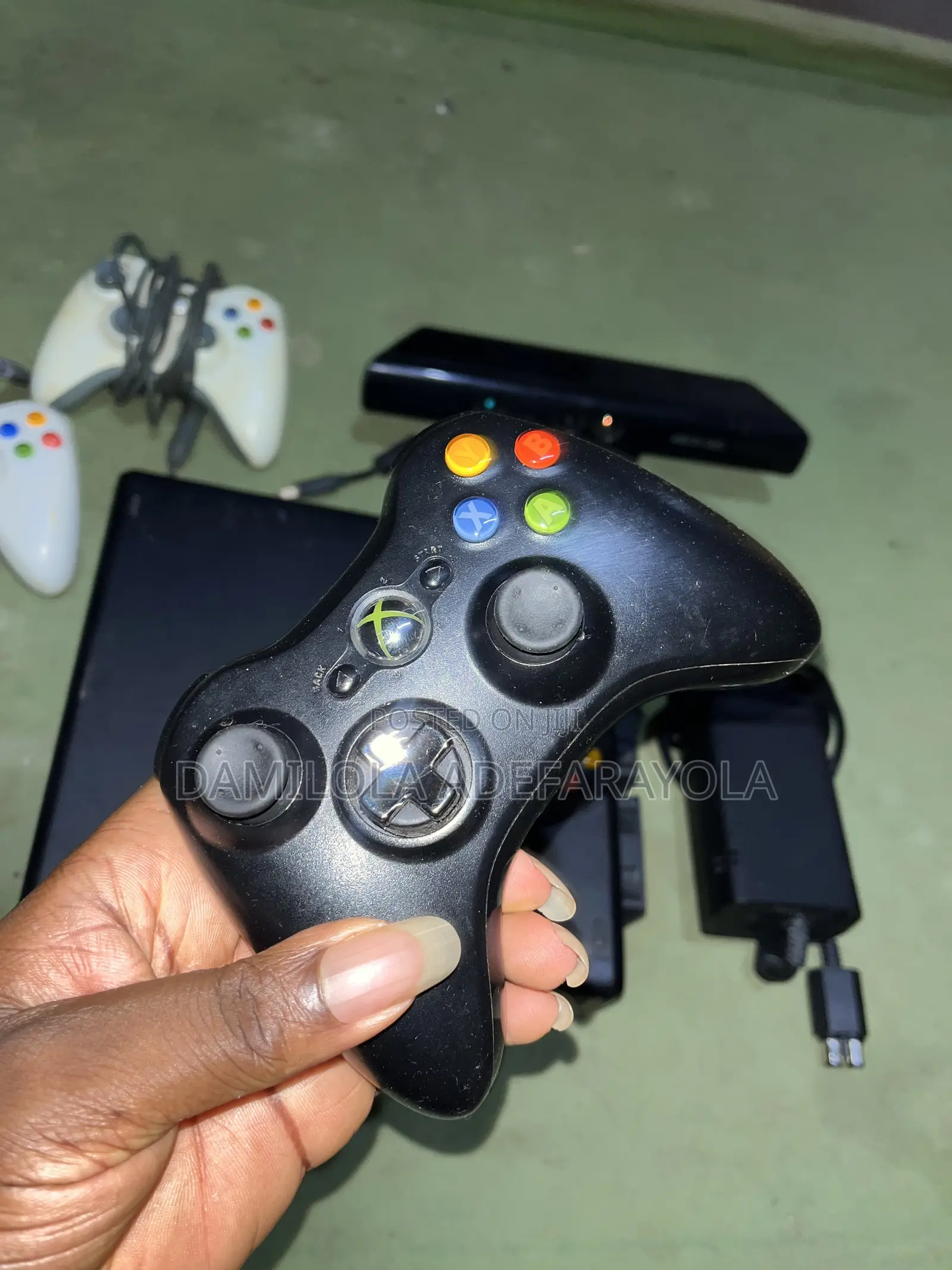 Xbox 360 Slim With Kinect, 13 Games and 4 Controllers