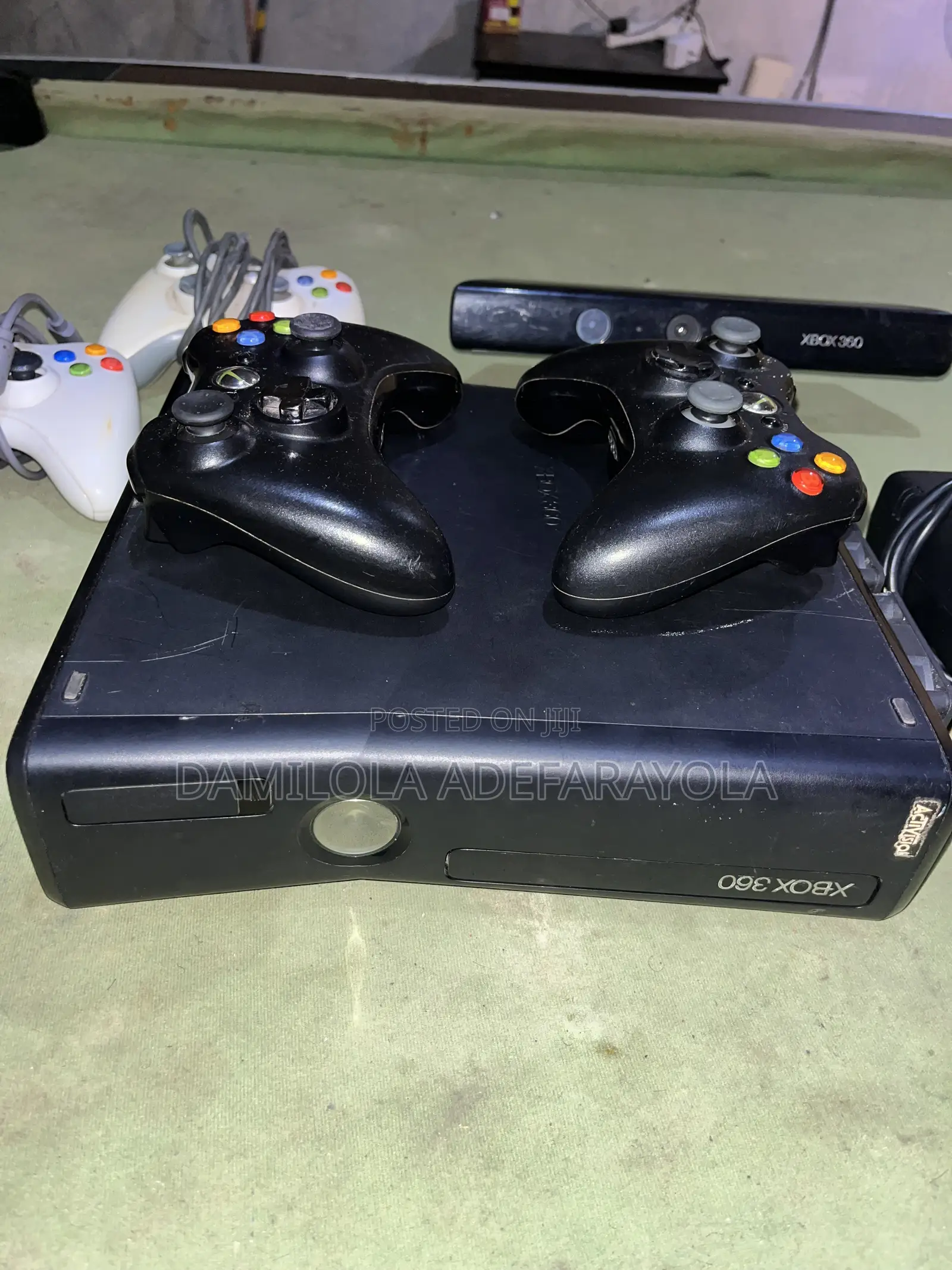 Xbox 360 Slim With Kinect, 13 Games and 4 Controllers