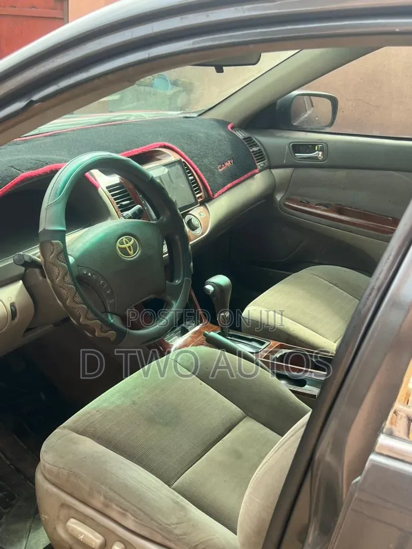 Toyota Camry LE V6 4dr Sedan (3.0L 6cyl 5A) 2005 Gray