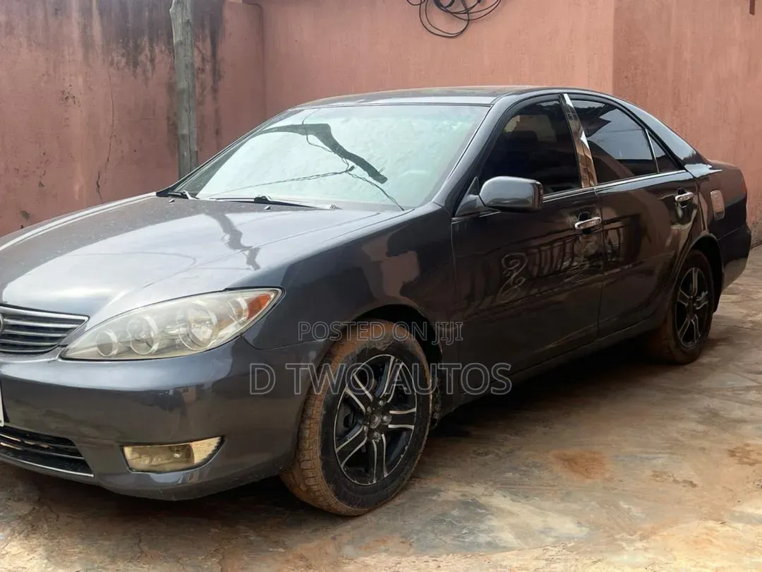 Toyota Camry LE V6 4dr Sedan (3.0L 6cyl 5A) 2005 Gray