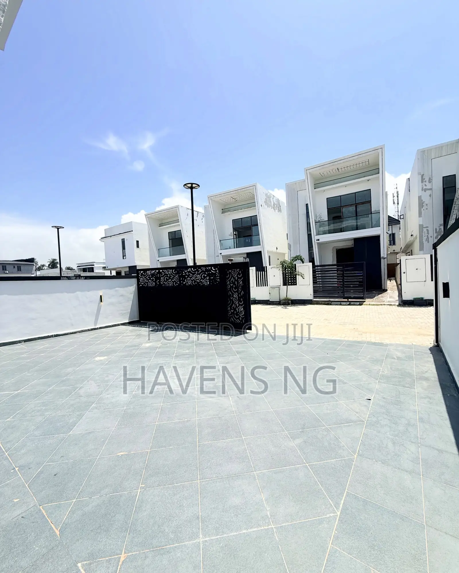 5bdrm Duplex in Lekki Phase 2 for sale