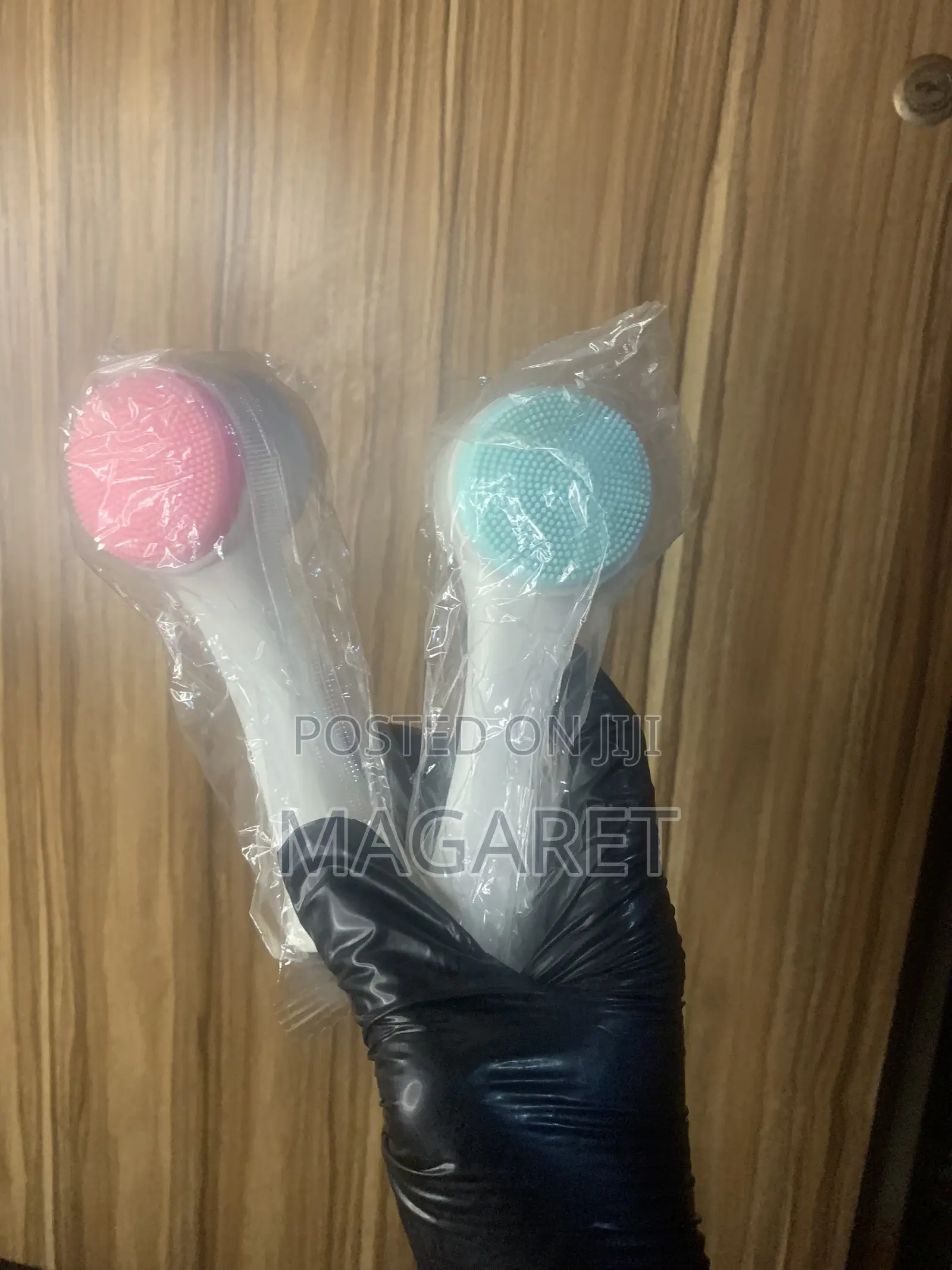 2 Sided Face Brush