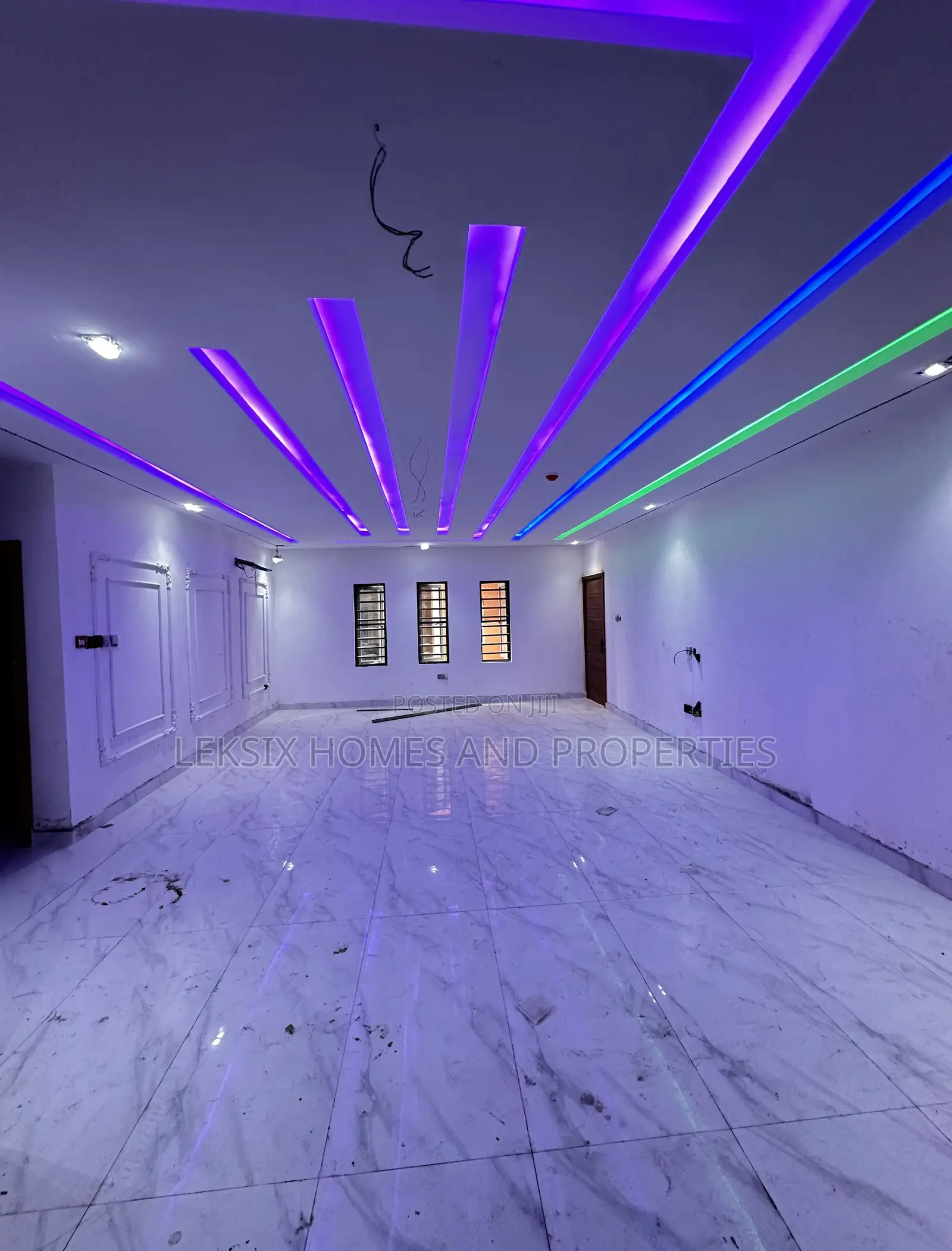 3bdrm Apartment in A Well Secured, Lekki Phase 1 for sale