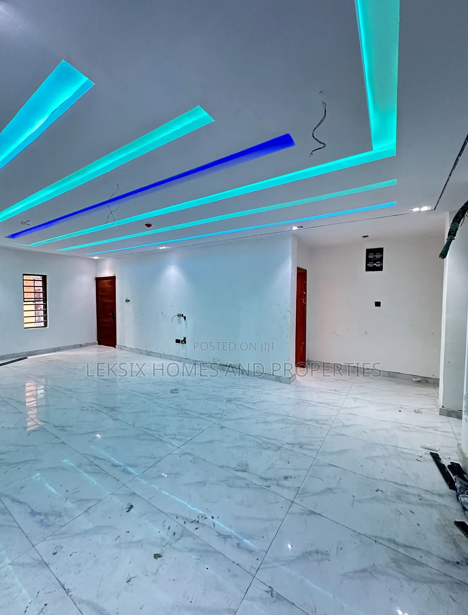3bdrm Apartment in A Well Secured, Lekki Phase 1 for sale