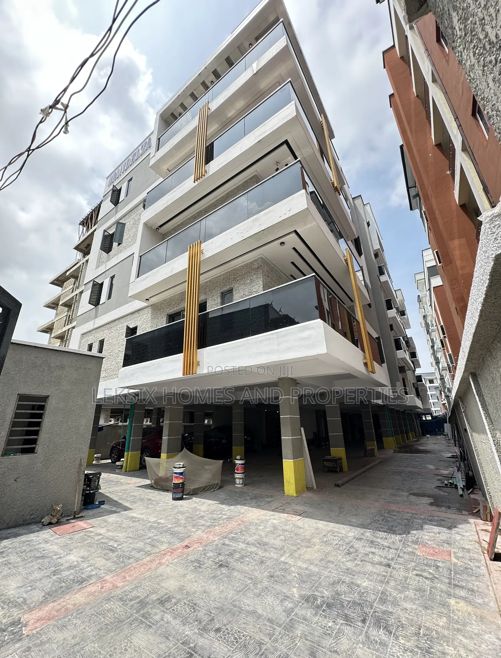 3bdrm Apartment in A Well Secured, Lekki Phase 1 for sale