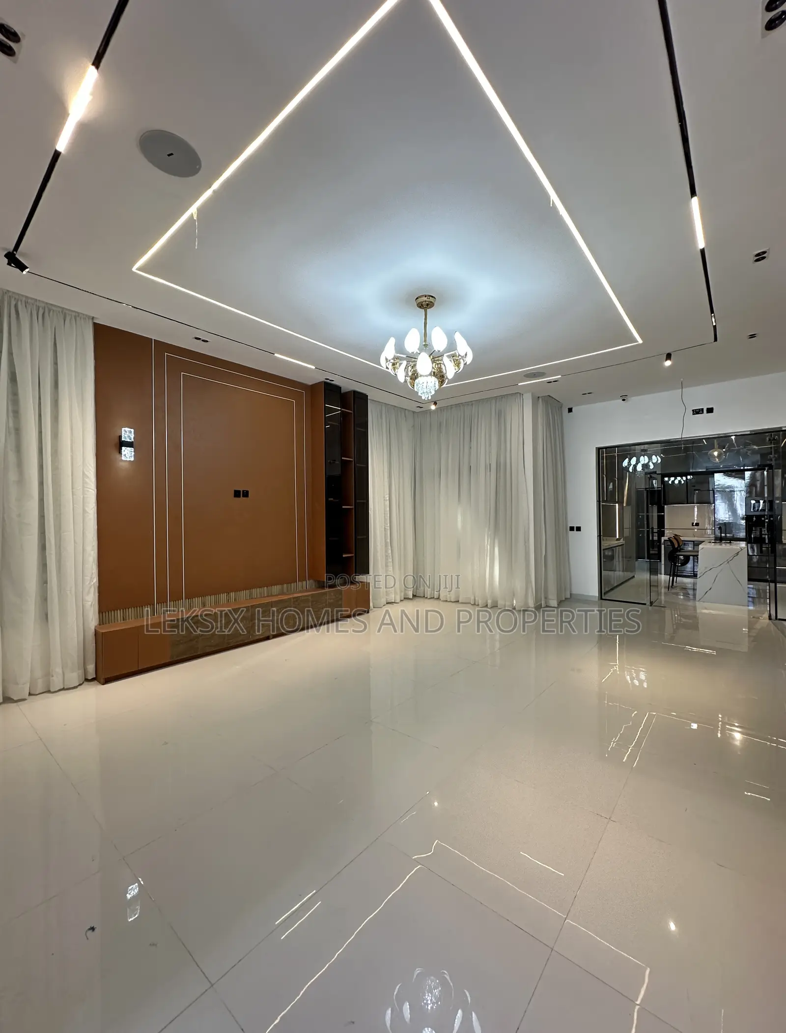 5bdrm Duplex in A Well Secured, Chevron for sale